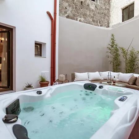 Utopia Luxury - Old Town