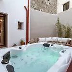 Utopia Luxury - Old Town