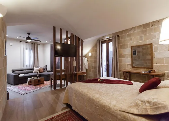 Utopia Luxury - Old Town *