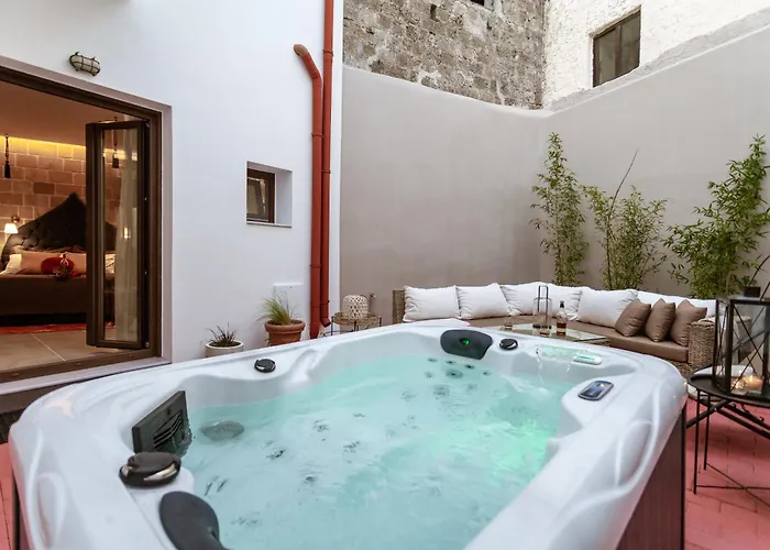 Utopia Luxury - Old Town